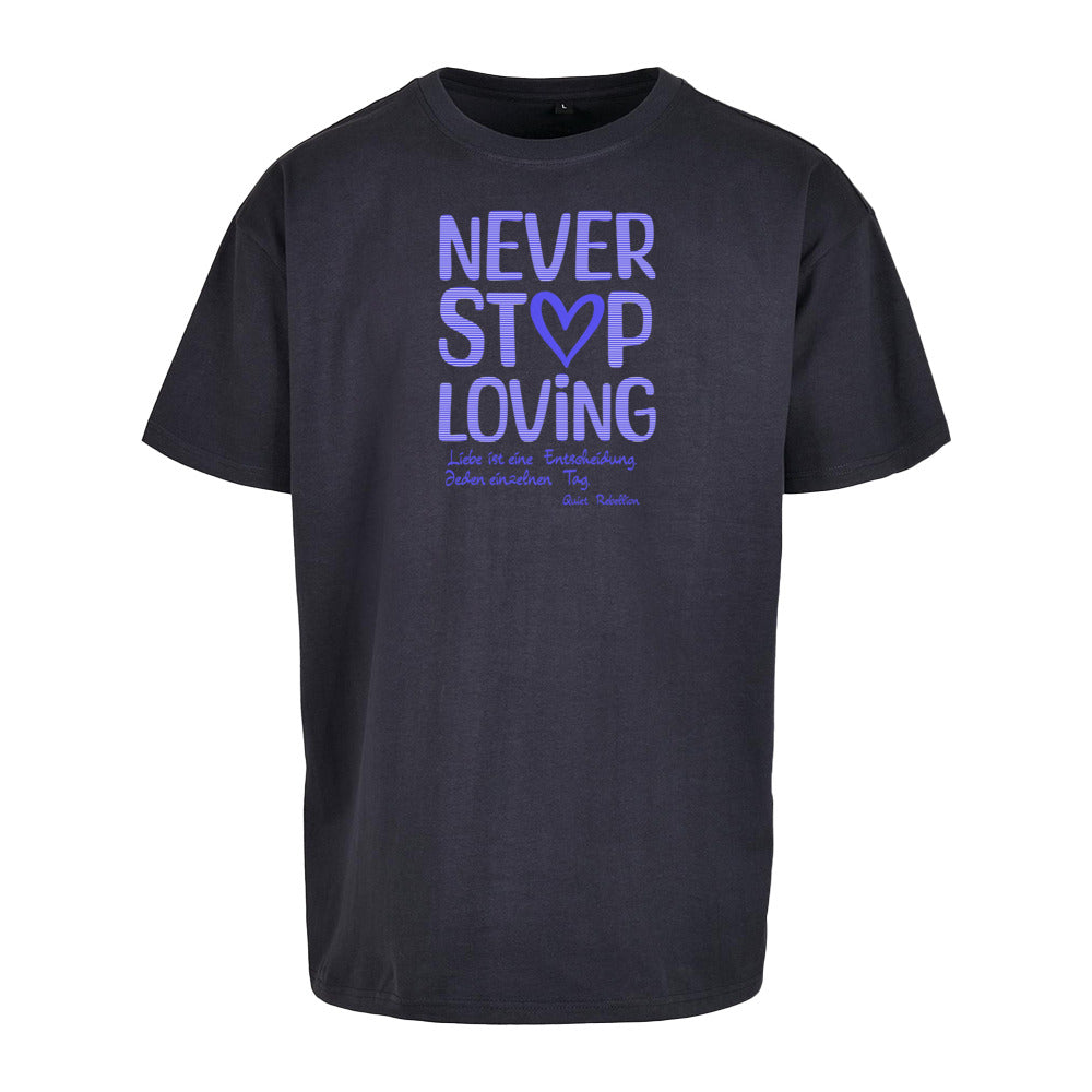     Oversized Statement Shirt in Schwarz mit Frontprint „NEVER STOP LOVING“