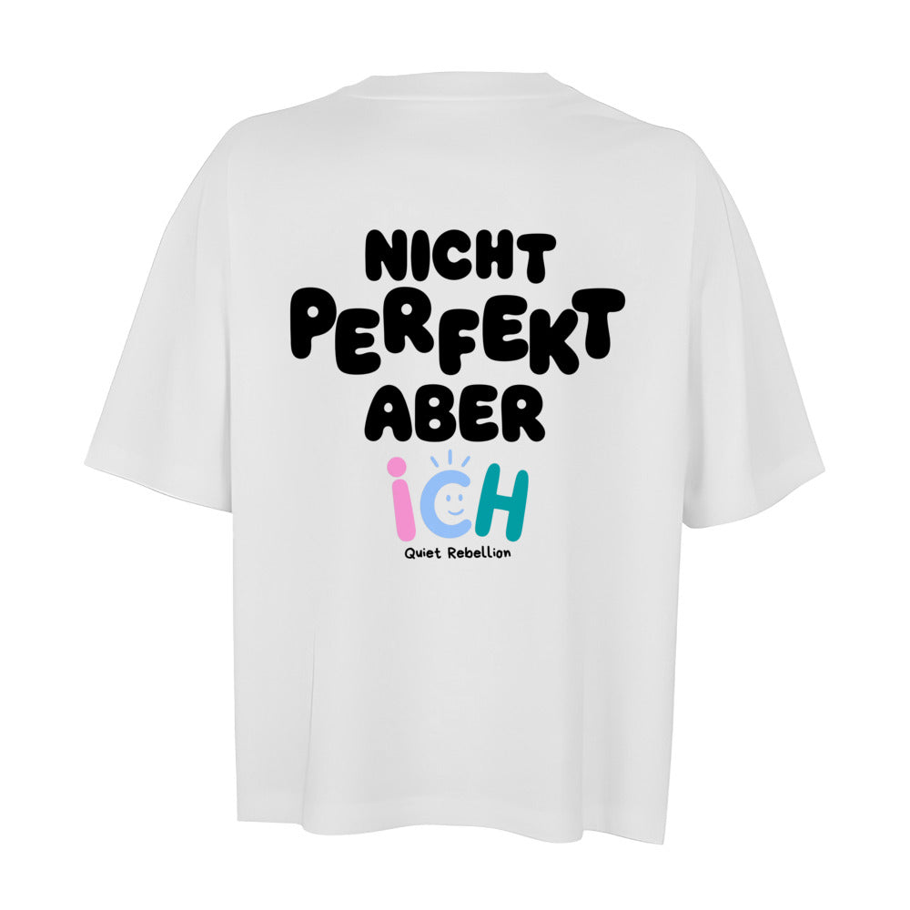     Oversized Shortcut T-Shirt in White mit Statement-Rückendruck „Nicht perfekt, aber ich“