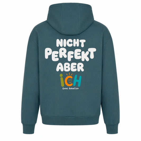     Statement Hoodie in Petrol mit Rückenprint „Nicht perfekt, aber ich“